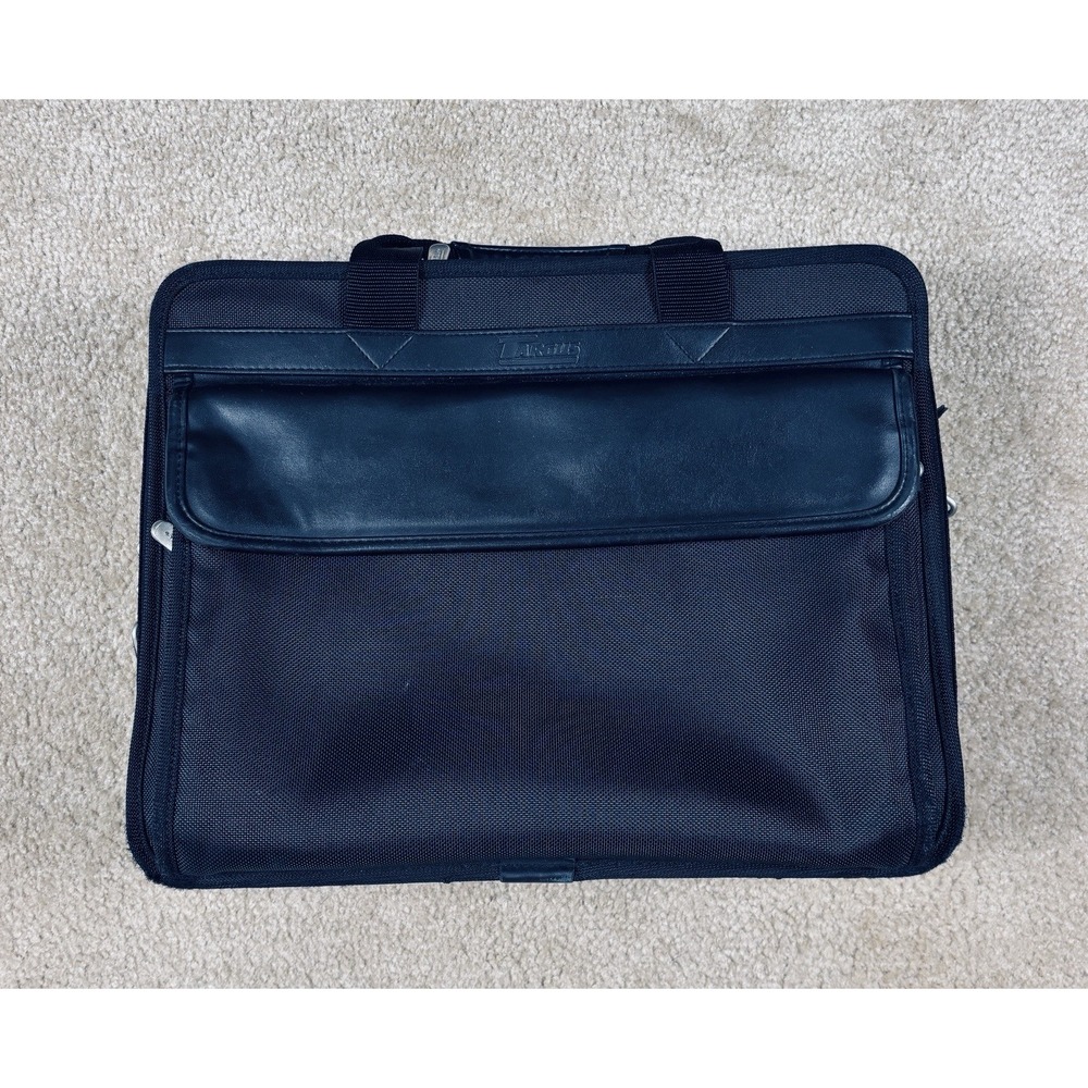 Targus 15.6 Nylon Black Laptop Messenger Bag Multiple Compartments 16x13x4